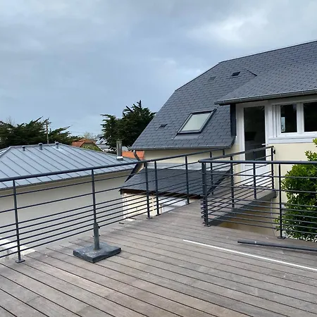 Les Apparts De St Mart Brehal Exterior photo