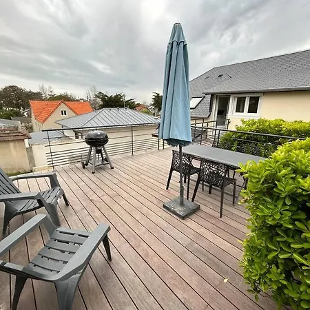 Les Apparts De St Mart Brehal Exterior photo